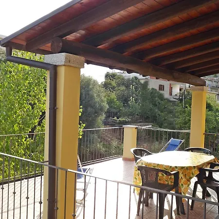 Apartment Yellon House *